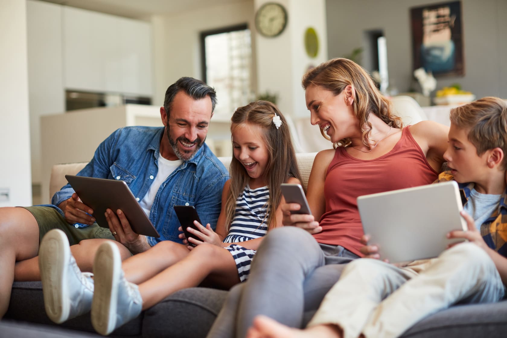 Батьки та діти використовують Duolingo для спільного та захопливого вивчення мови.